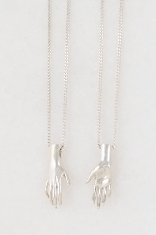 Elisa Lee - The Hand - halssnoer - zilver vanaf €350 18k goud vanaf €1350-4
