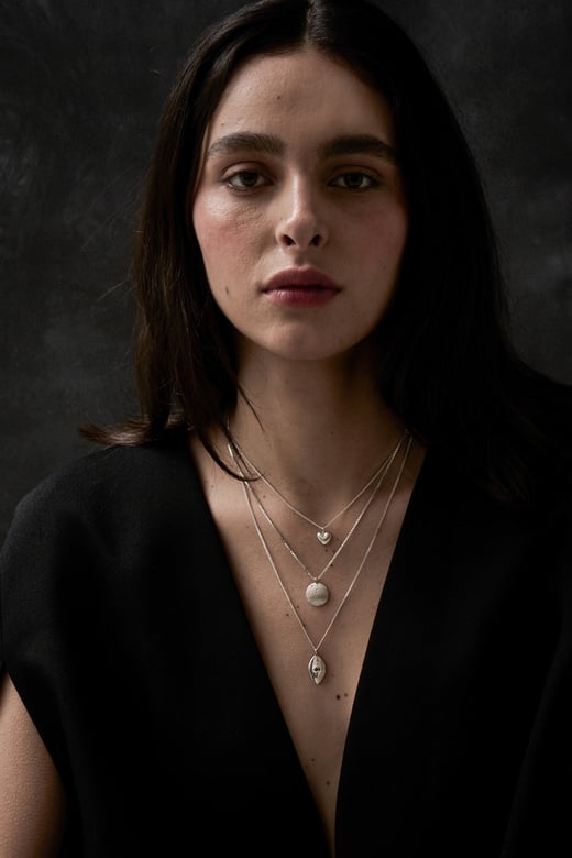 Elisa Lee - triple amulet - zilver vanaf €950-1