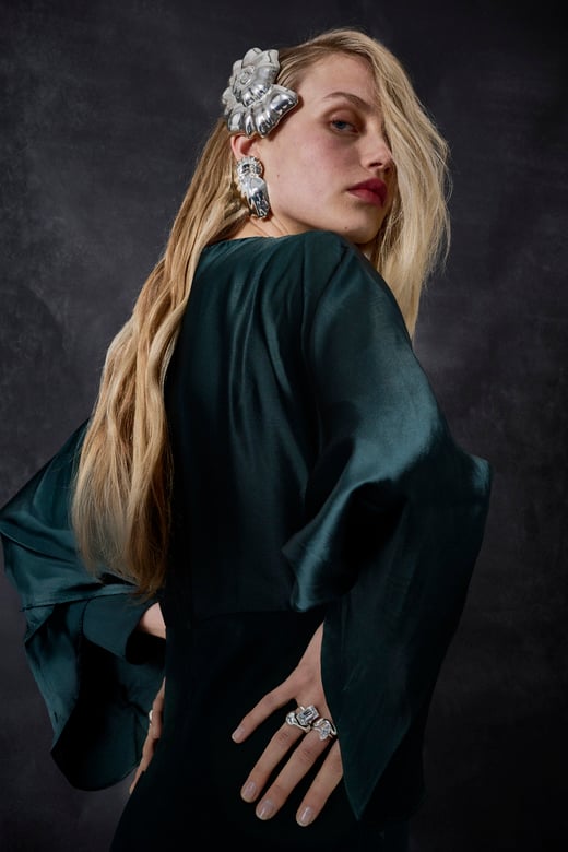 elisalee x tom eerebout_the shell medium oorbel_zilver vanaf 600 euro - 18k goud vanaf 13000 euro