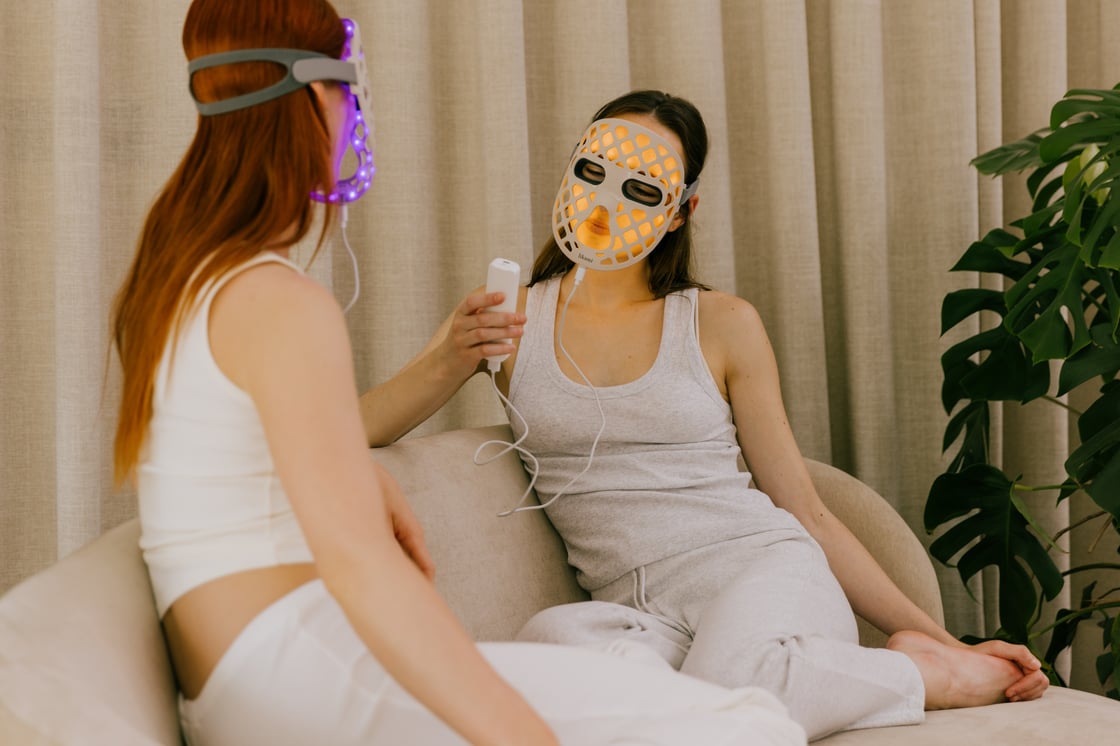 Likami - LUME+ LED Therapy Mask - lowres - 297 euro-12