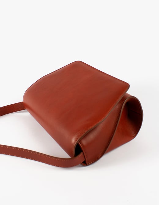 annelies-timmermans_phil-lux-maroon_435euro_05