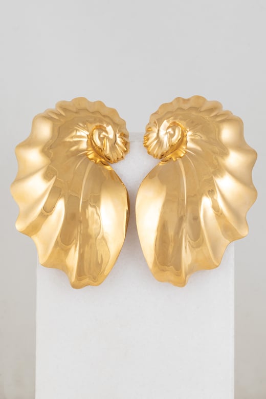 elisalee x tom eerebout_the shell extra large oorbel GV_zilver vanaf 1000 euro - 18k goud vanaf 16250 euro