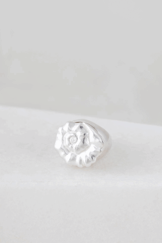 elisalee x tom eerebout_the shell ring_zilver 850 euro - 18k goud vanaf 5500 euro