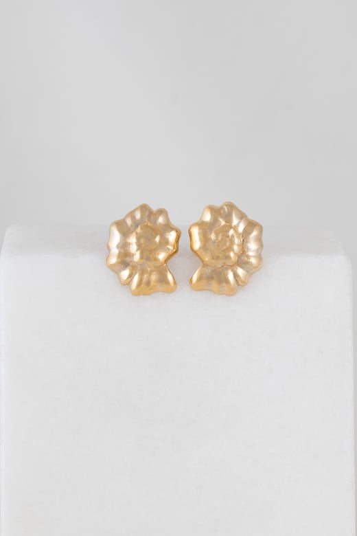 elisalee x tom eerebout_the shell small steker GV_zilver vanaf 400 euro - 18k goud vanaf 2750 euro