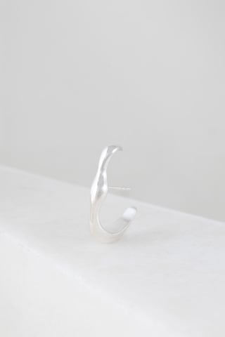elisalee_flux long_oorbel_zilver vanaf 175 euro per stuk_18k goud vanaf 1400 euro per stuk_(1)-1